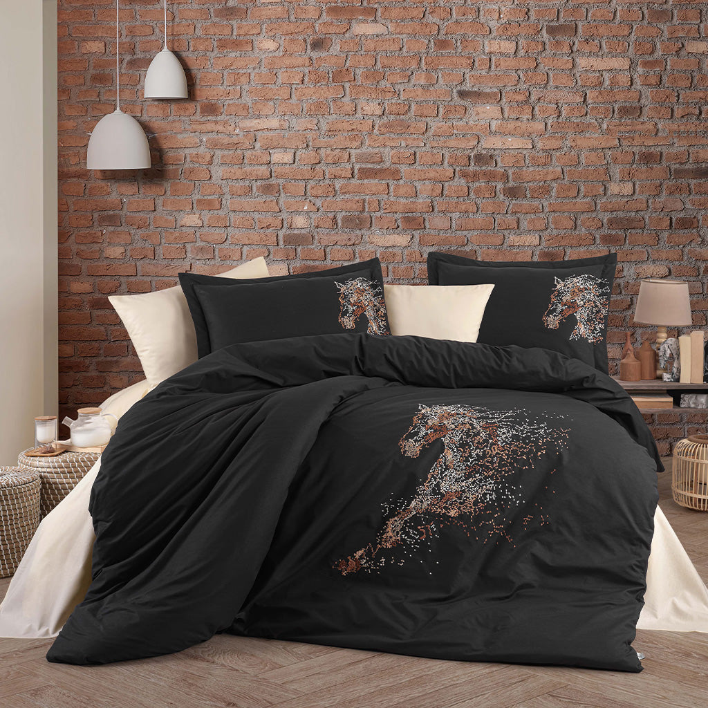 Elegant Queen/King Size Cotton Bed Linen Set in Black Color with Matching Pillowcases