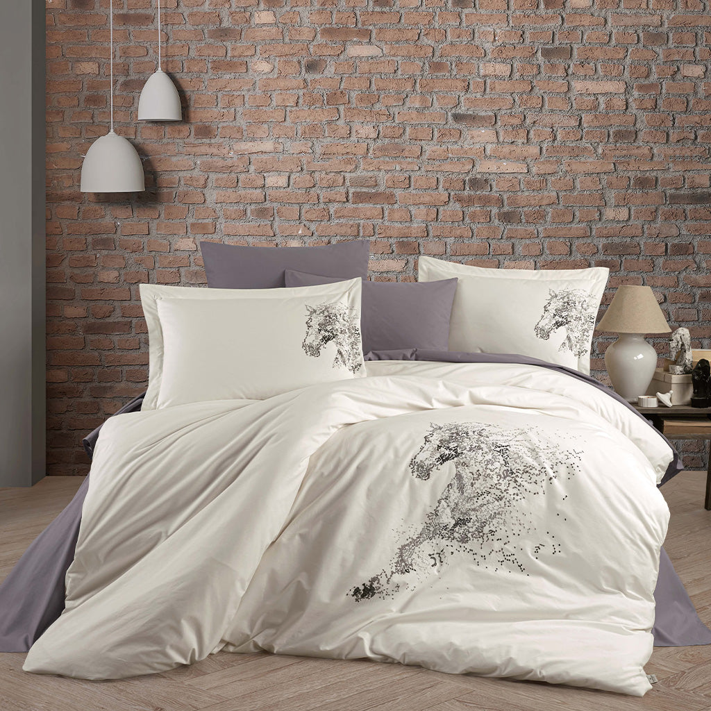 Premium Quality Bedding Set in Cream Color – Includes Duvet Cover and Pillowcases for a Cozy Bedroom Look