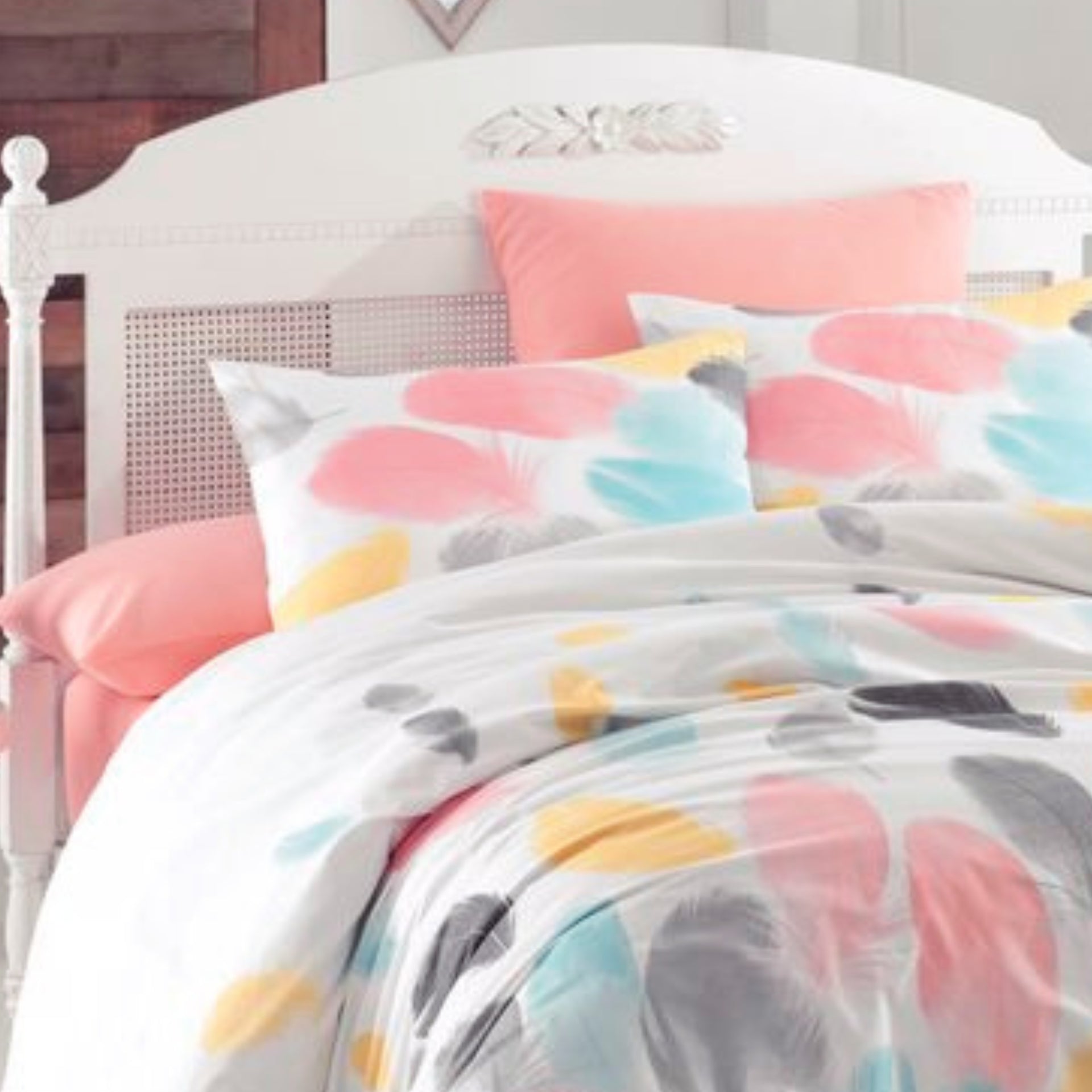 Vala Bed Linen Set (4 Piece)